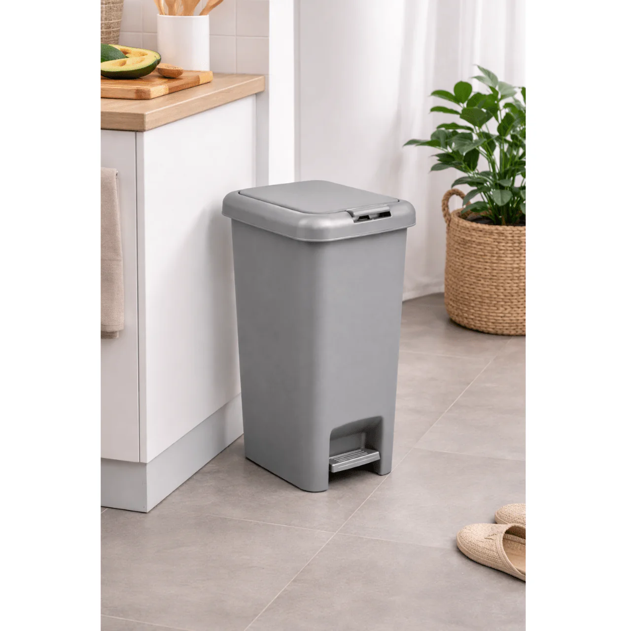 15L Rectangular Step-On Trash Can - Image 2