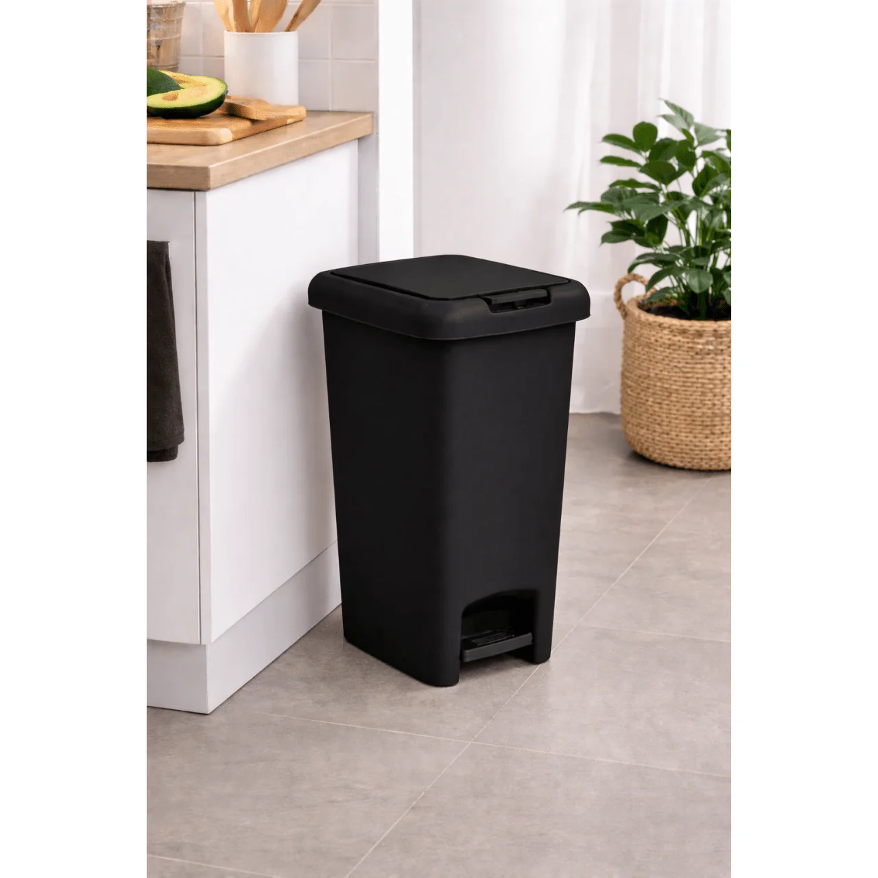 30L Rectangular Step-On Trash Can - Image 4