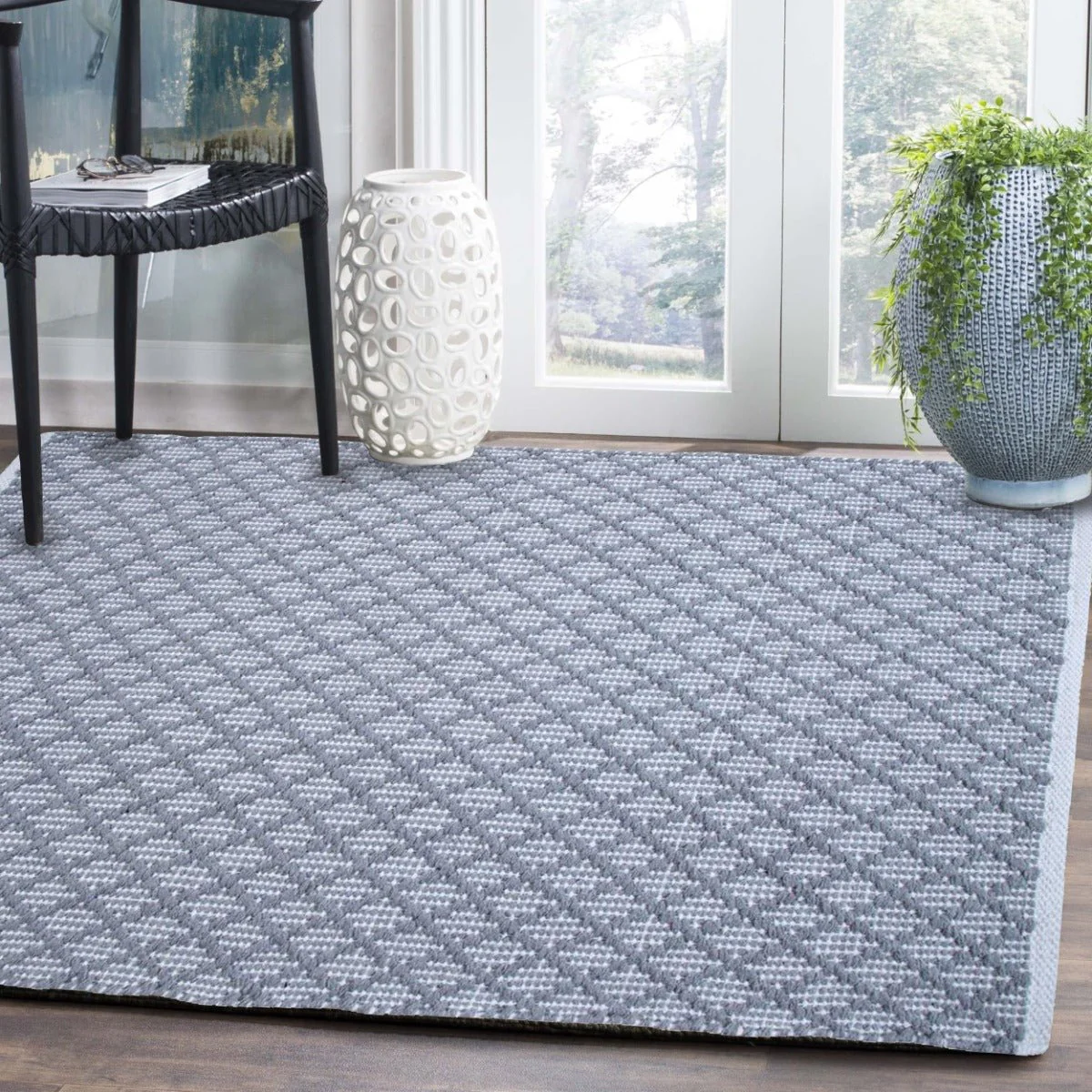 Kyra Diamond Reversible Rug - Image 3