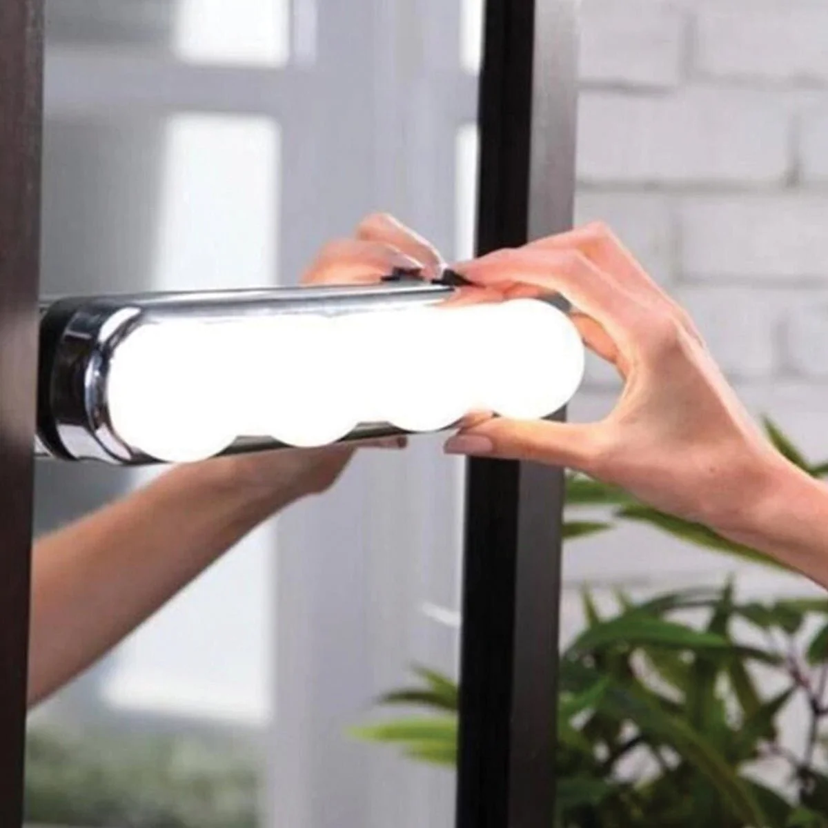 WATTSON - Led Mirror Light Adjustable Brightness Levels Daylight White - Image 3
