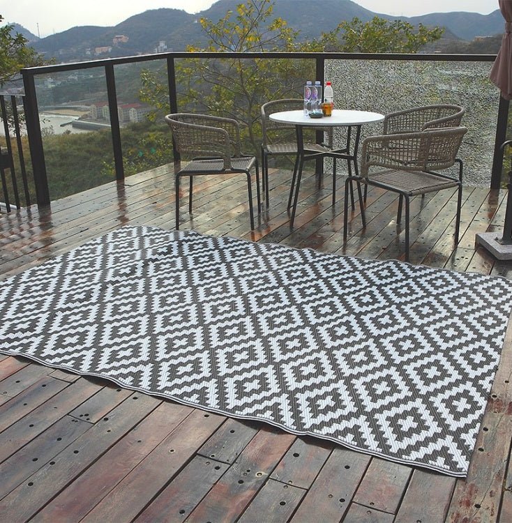 Outdoor Rug 4 x 6' - Image 4
